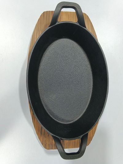 Sartén ovalada de Hierro Fundido. — Hierro fundido con base de abedul.