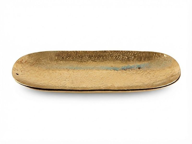Bandeja decorativa de metal martillado