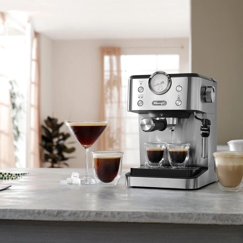 Cafetera espresso DeLonghi Classic con Varilla vaporizadora. — Acero inoxidable, presion de 15 bares