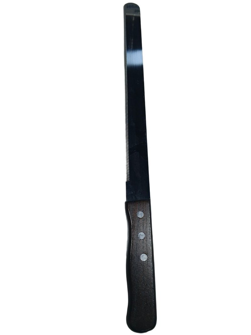 Cuchillo de sierra o panero — Cacha de madera